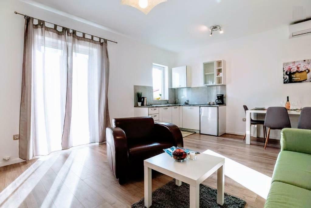 Holiday Apartments Mediterraneo Funtana Dış mekan fotoğraf